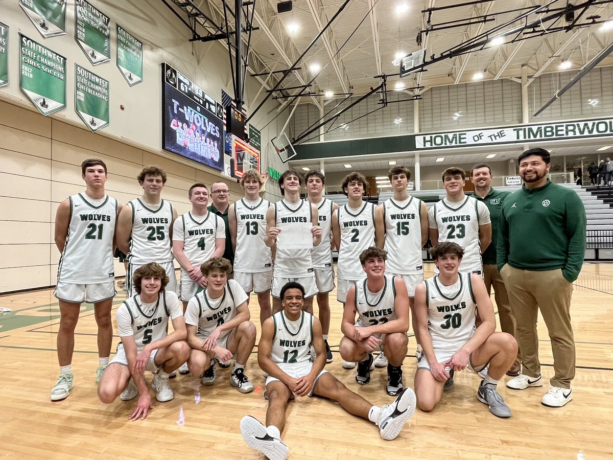 BVSW_Hoops's tweet photo. Wolves win!

We move to 5-1 on the year and @Everard_Tate breaks @sebas_hamm11’s school record and scores 39 points! Solid team effort and a quick turnaround as we play in the @810varsity showcase tomorrow against Center. 

#ProtectThePack #PlayForLeck https://t.co/VJwiy8Wu92