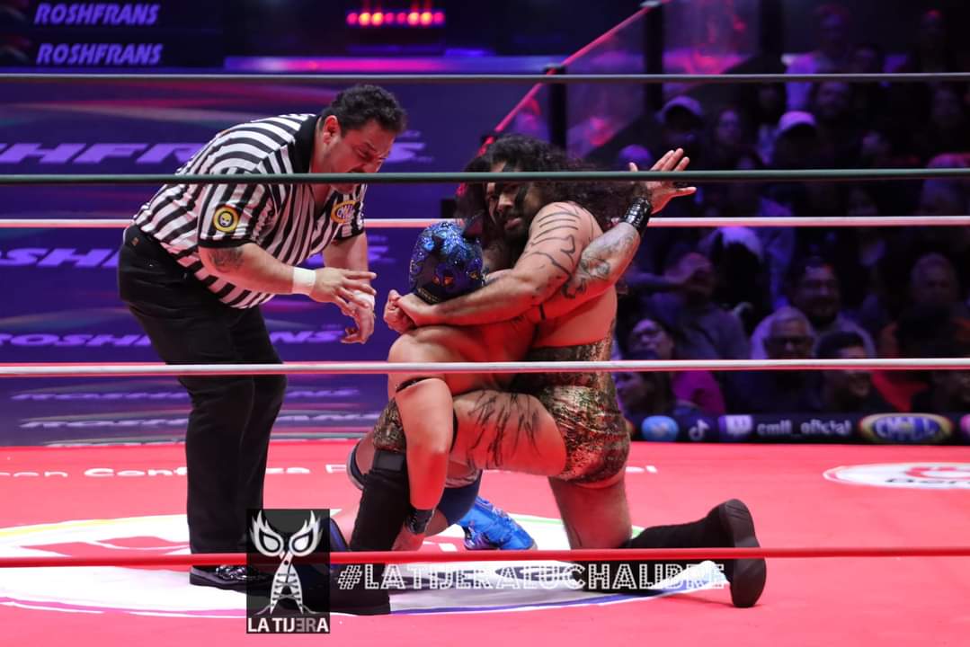 LaTijeraLucha's tweet photo. El rey de los mano a mano demuestra porque lleva ese sobrenombre el gran #TrogloditaDelRing quien se impone al #FaraonQueRigue; con intensidad y espectacularidad, pero con lucha recia #BarbaroCavernario vence a #Esfinge en el #ViernesVIP del #CMLL…
#latijeraluchalibre https://t.co/JcAUBywIGG