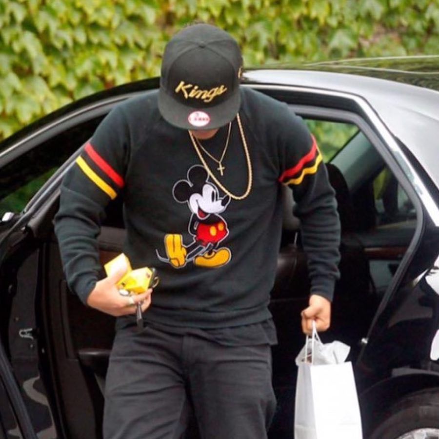 teka_diniz's tweet photo. Alguém aqui é fã do Mickey ❤️
#BrunoMars #Memes #BBB24 #viral #MickeyMouse https://t.co/MNPSqj0snr