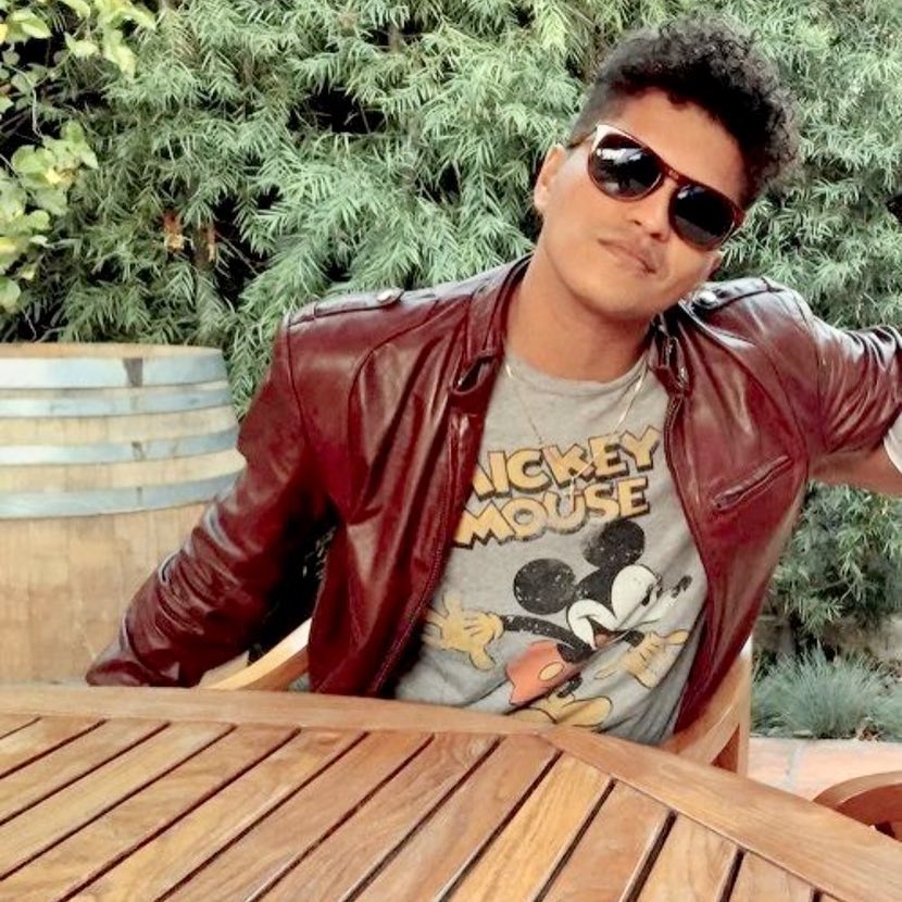 teka_diniz's tweet photo. Alguém aqui é fã do Mickey ❤️
#BrunoMars #Memes #BBB24 #viral #MickeyMouse https://t.co/MNPSqj0snr