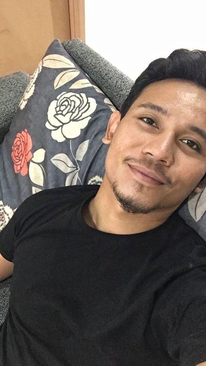 amr_zhn01's tweet photo. Walaupun Baju Hitam Tapi Tak Keding, Selamatttt ... Lupa Pulak Aku Tak Pi Club ... Yeayy ... Legaaa ... Tapi Kalau Si Rokiah Tu Nak Kat Aku Pun, Aku Reject Dia 👋🏻 https://t.co/hbNhMWfk2G