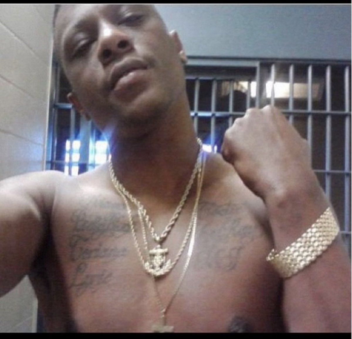 BOOSIEOFFICIAL's tweet photo. 2011” ME ON DEATHROW N MY CELL ON MY CELL PHONE FLEXING #somanydontknowmystruggle 🙏🏾🙏🏾 https://t.co/R2B3SYslHn