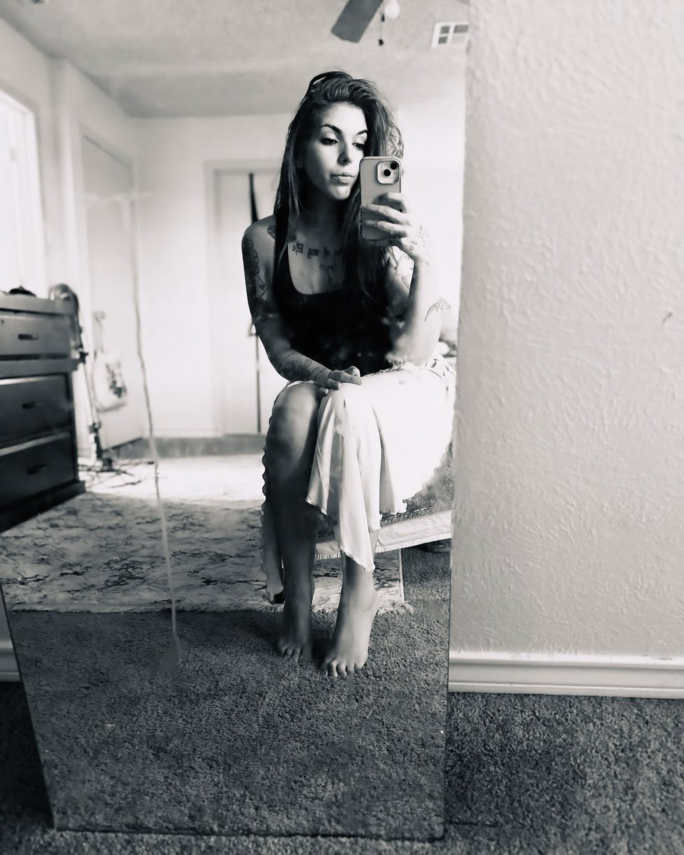 imoxxix's tweet photo. Huge sale on my of link! Head there for all sexy deals 🥵 

#moxxi #tattooedmilf #girlwithtattoos #tattooart #onlyfans_girl https://t.co/vCxmGSKRRs