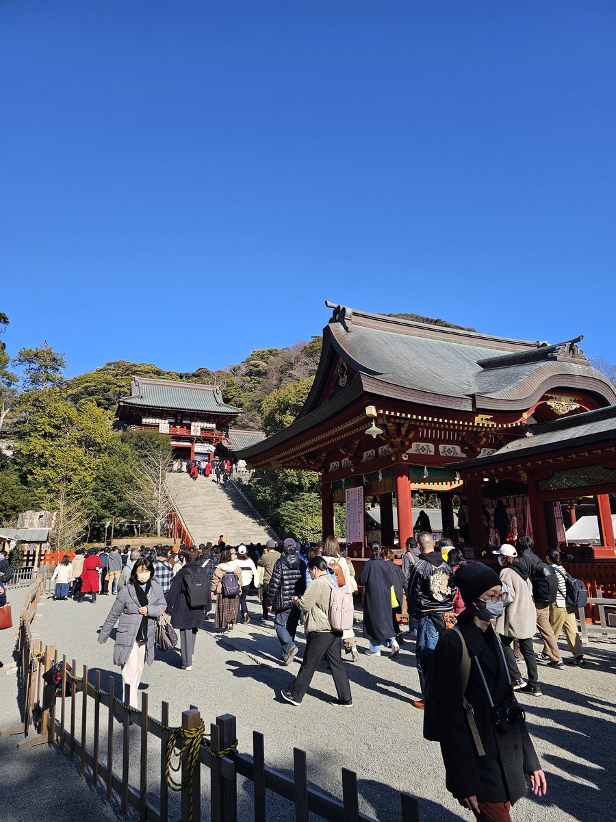 Rey___0331's tweet photo. 鶴岡八幡宮も人すごい… https://t.co/lJB9LmrmdE