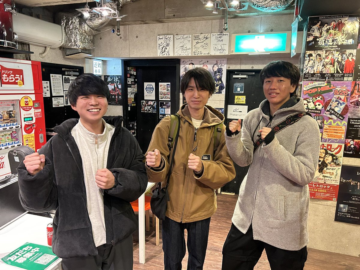 boogie_sound's tweet photo. 天神店です。
TellTale Signsさんにご利用いただきました。
@TTSigns_BAND
リリース中のMVも公開中!
MVの途中と同じポーズを。
要チェックです!
#TellTaleSigns #福岡音楽スタジオ https://t.co/iNadDOnaa2