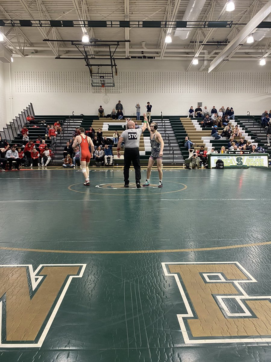 @SenecaWrestling sweeps sister schools tonight with huge wins over Shawnee, Lenape, & Cherokee to push our record to 5-0 on the season! 3-0 nights for T.Bauer, Reese, Bogardus, Vacca, & Fedeli - great job! Back to work tomorrow! #homegrown #valor @SenecaFamily @SenAthletics