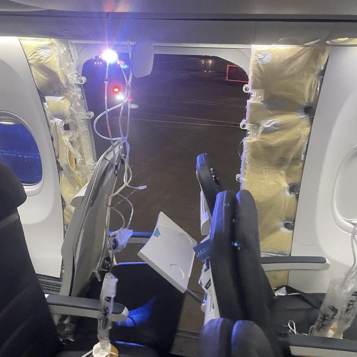 TheJakeMcGrady's tweet photo. Hey Alaska Airlines (@AlaskaAir) 👋
This didn’t age well you silly goose! https://t.co/Uyf92tAgtL