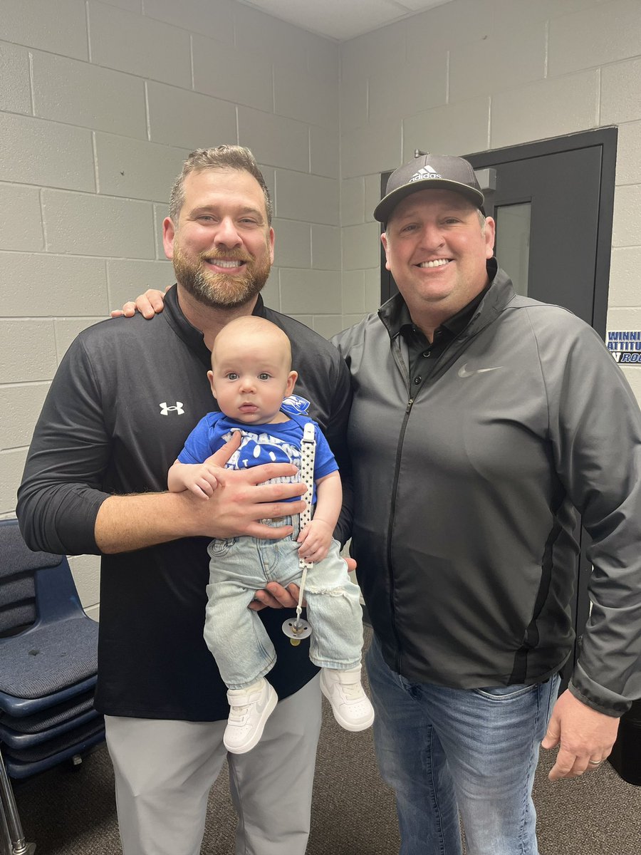 CoachNealWelch's tweet image. My High School Basketball Coach @RyanJSlott surprised me and came out to watch the Roos play tonight. He also got to meet Myers. Basketball is a brotherhood.