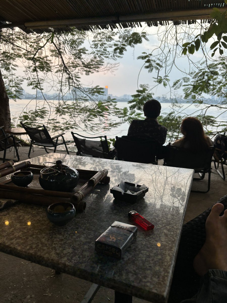 leanhtai2310's tweet photo. Sáng một mình thảnh thơi.
Chiều bạn bè vui vẻ.
Tối rượu ngon gái đẹp! https://t.co/zXoL3pStQo
