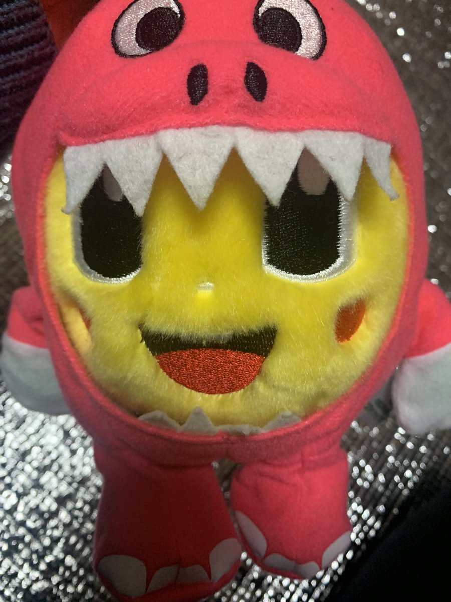 ririeringi's tweet photo. ここだけみたら
可愛い恐竜🦖の被り物した
キャラクター！🤭 https://t.co/w5rGJPsbr0