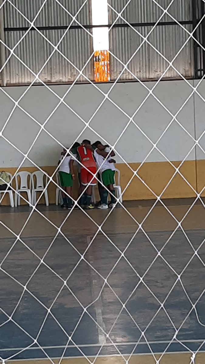 rhanakk's tweet photo. 1. quando juan apareceu com xuxa no braço, indicando que se amarrou com laura 
2. kitkat que a gente ganhou dos pibids de programação 
3. luriza sendo traida ao vivo no aniversário de mirelle
4. COPA DEMOLAY #MEUTIME #AMORETERNO MEUS DIVOS, SOU FÃ https://t.co/gCtVRQXuj1