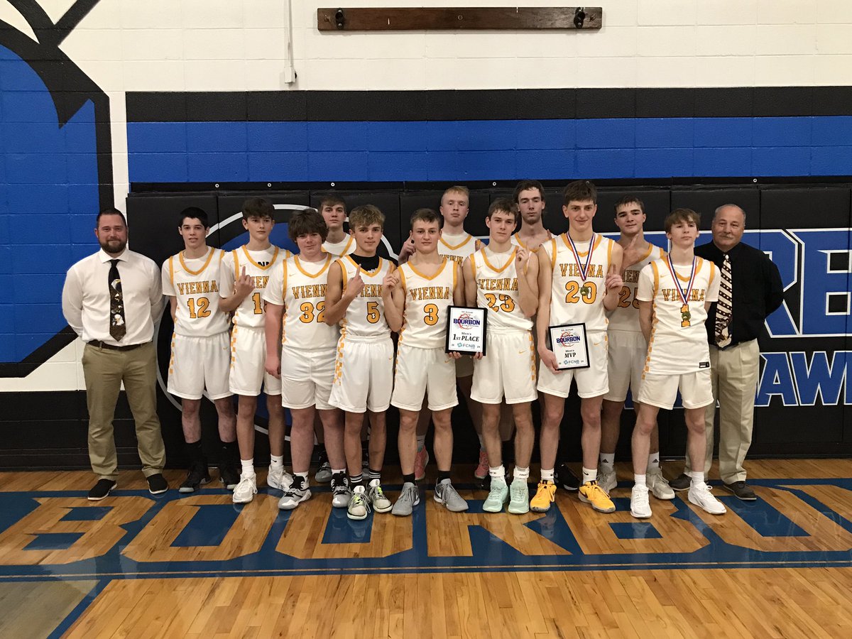 wjwardpubsports's tweet photo. BATTLE IN BOURBON CHAMPIONS! Vienna overcomes a 31-16 halftime deficit to come from behind and defeat the Valley Vikings 58-52. https://t.co/Ni7a21c0ax