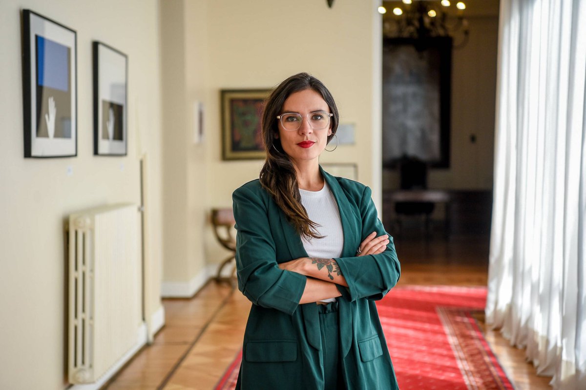 girasol_macho's tweet photo. Una de ellas será la próxima presidenta de Chile, y el gobierno del presidente Boric segura su camino. #seguimo https://t.co/dHNuRaygEW