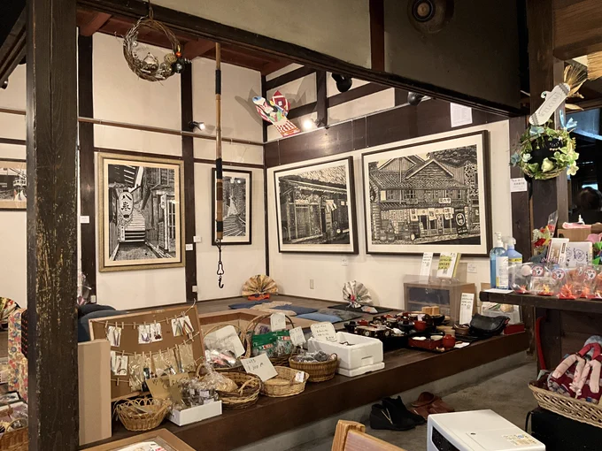 さまのこ屋その2このイラストの元となったお店の中はこんな感じ最後は抹茶とおに柚子のデザート。ご馳走様でした。 