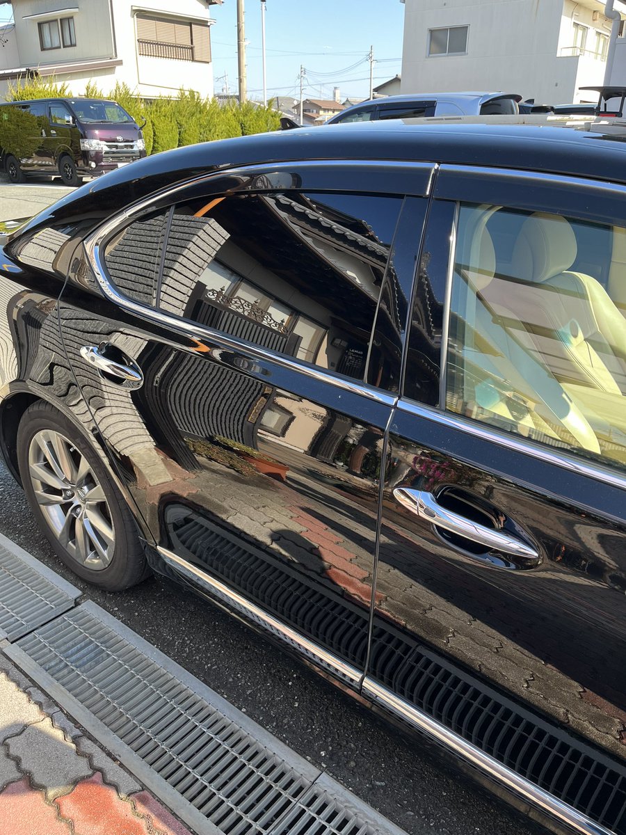 今日は嫁息子社長の愛車をピカピカにした！
やはり、高級車は艶が違いますね〜🤩