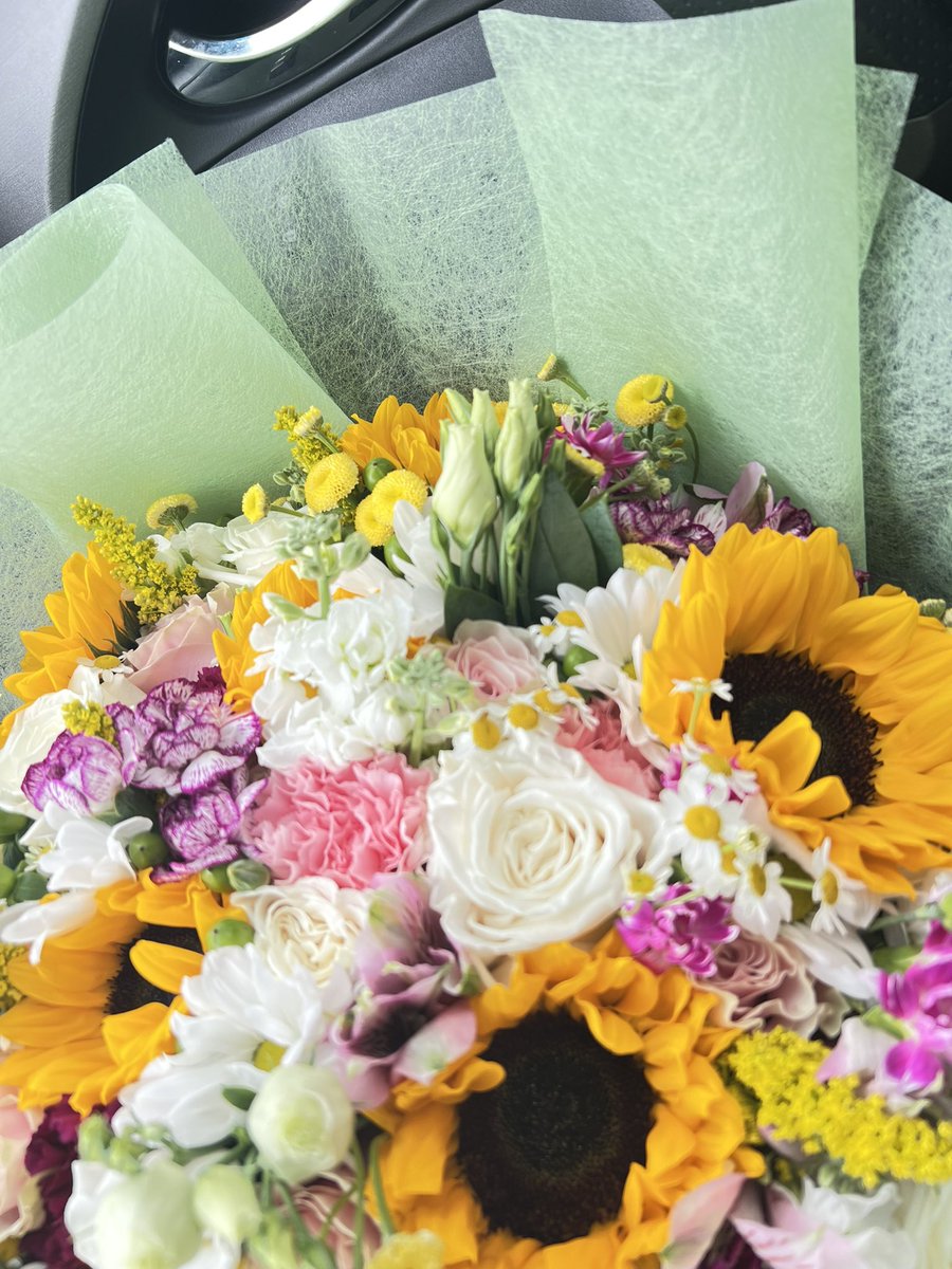 FlwrDesigns's tweet photo. Coffee and flowers 🌸 https://t.co/KdPn5H0QrS