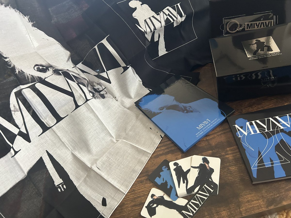 S345_382M's tweet image. MIYAVI 20th Anniversary Tour 2022
“Futurism” - Live at The Fonda Theatre in LA こんな特典盛りだくさんのBluray初めて💕宝箱なのかと思うぐらいドンドン出てきた☺️✨あたしにとっては宝箱だ✨#Miyavi20thAnniversaryBluray #MIYAVIBluray #MIYAVI20thBluray @MIYAVI_OFFICIAL @MIYAVI_STAFF