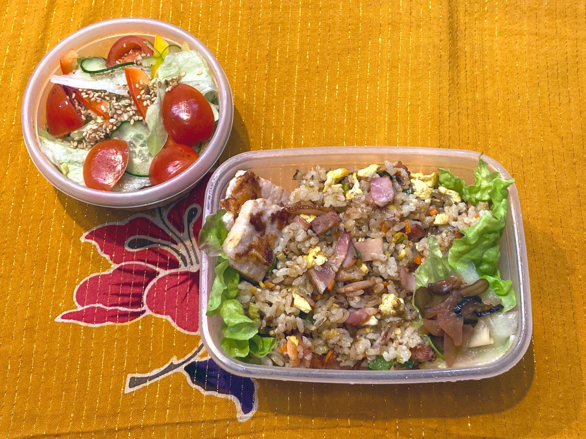 uTu7S8KqdwOMB2h's tweet photo. 今日は
チャーハン、サラダチキン、野菜サラダです
#お弁当
#お弁当記録
#今日のお弁当
#batick https://t.co/L6m7PTWrHi