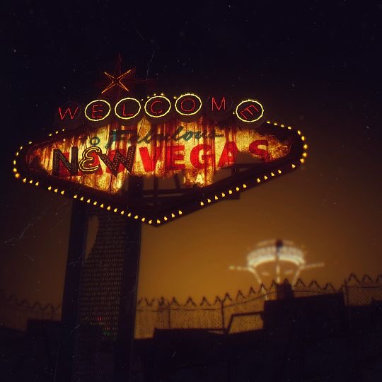sugarbxmbs's tweet photo. drinking on the new vegas strip, care to join? https://t.co/ZbXcB17GHO