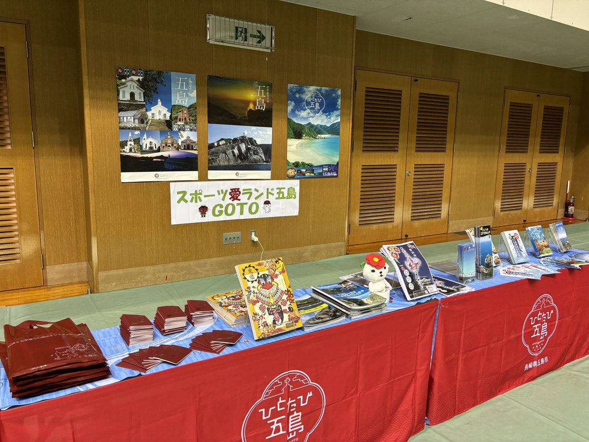 n_velca's tweet photo. ✍クラブ活動紹介🏀
今節の会場内サブアリーナでは、オリジナルユニフォームを展示や #壱岐オリーブ園、#五島市 のブースも登場🌟
ご来場の際にはぜひサブアリーナへお越しください。

#velca #長崎ヴェルカ #BRAVEONE https://t.co/qzhGbkyf3u