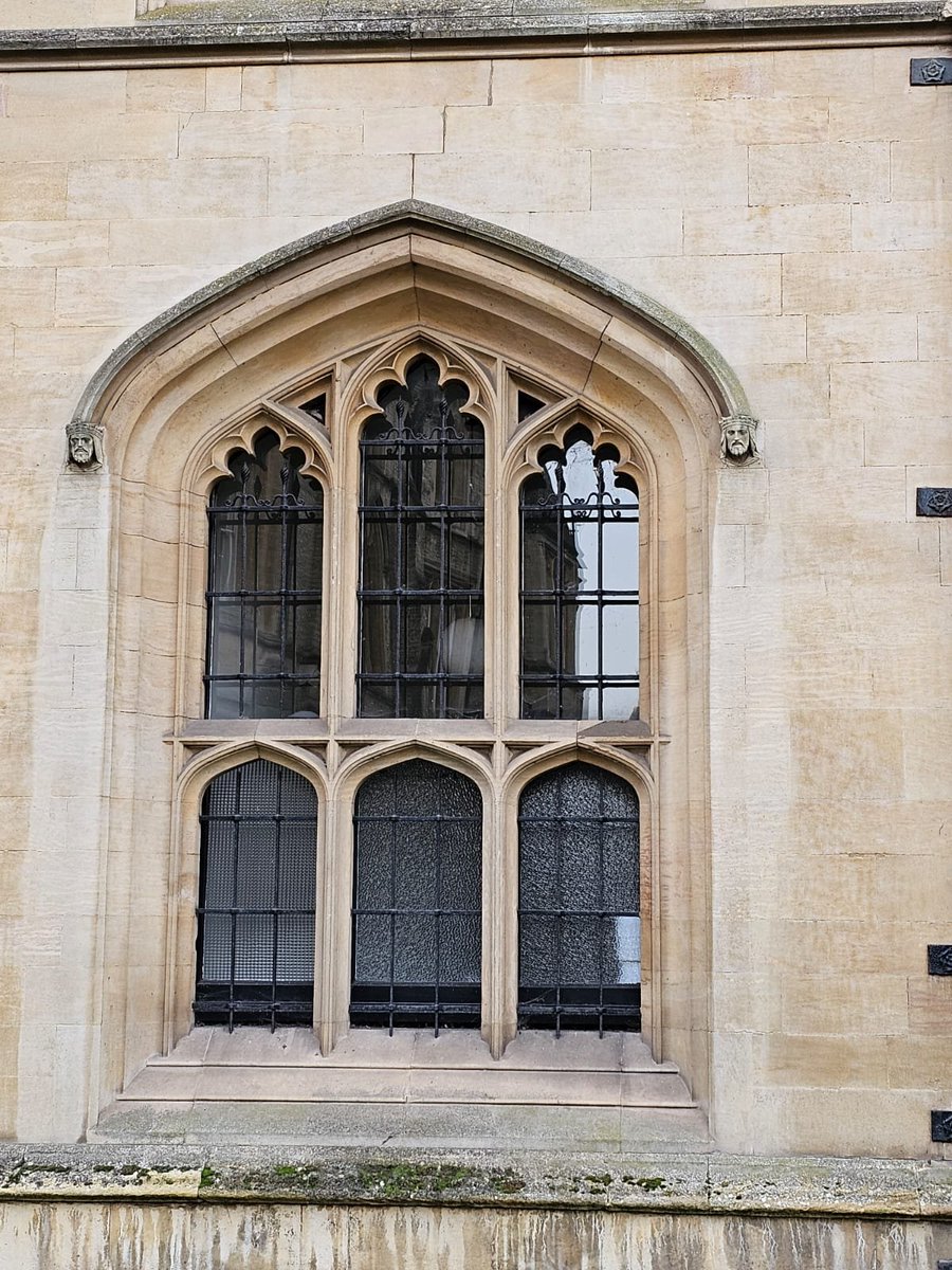 AnaMoretto4's tweet image. #Headstops
#Windows 
#Tracery

King&apos;s College, #Cambridge.
