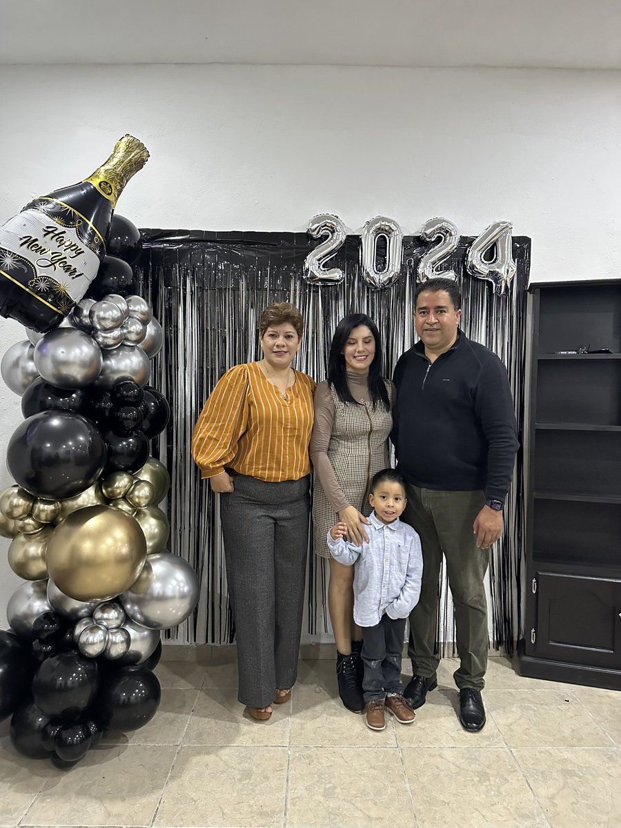 92_marcoa's tweet photo. Feliz Año 2024🥂!! https://t.co/g70Sx5MEiE