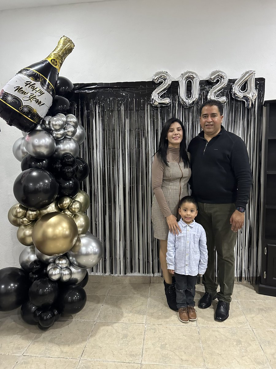 92_marcoa's tweet photo. Feliz Año 2024🥂!! https://t.co/g70Sx5MEiE