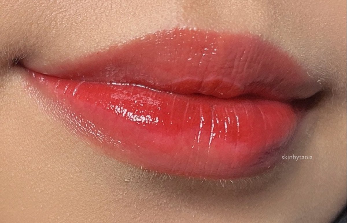 skinbytania's tweet photo. penemuan terbaik 2023 edisi lip tint glossy

warnanya cakep-cakep banget, glossy nya CANTIK, wangi, stainnya cakep👌🏻

terbaik di range harga yang murce banget; 
CUMA 20ribuan🥺 https://t.co/bw0WfFgwJs