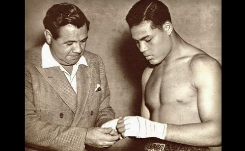 HVYWeightHeroes's tweet photo. The "Sultan of Swat," the great Babe Ruth, examines the deadly weapons of world champ Joe Louis ahead of "The Brown Bomber's" title defense vs Tommy Farr at Yankee Stadium in 1937. Louis would win by 15 round unanimous decision. #Heavyweight #History #Boxing #NewYork https://t.co/9iX56qlVaK