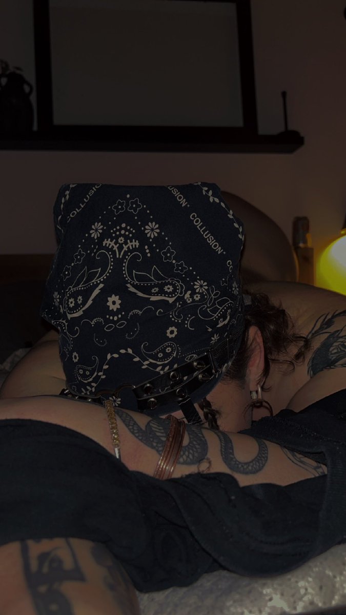 BallyBoi666's tweet photo. Anyone wanna come arch me even more ? #goth #fem #femboy #trans #gothfemboy #transfem #curvy #tattoos #gay #ladyboy https://t.co/gHnCP4bvdG