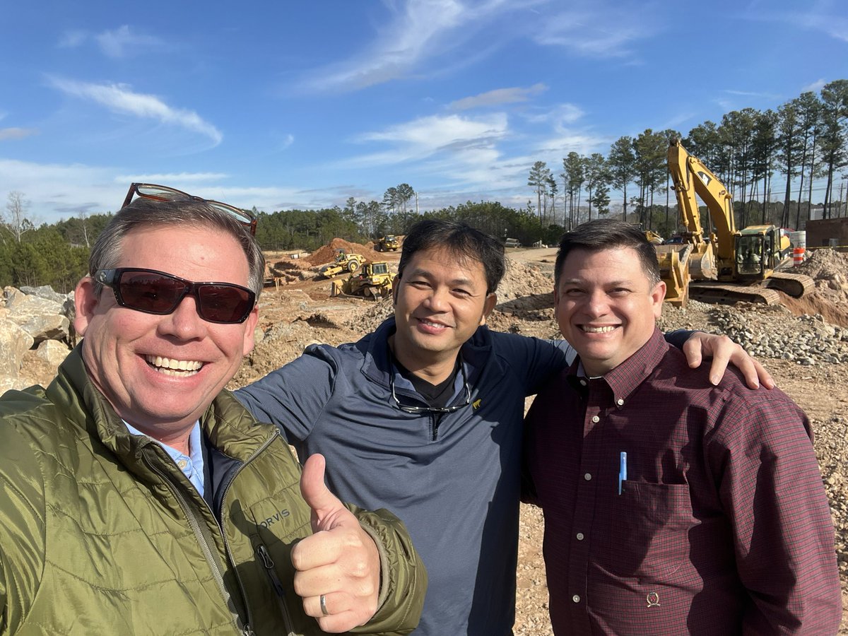 JackHayesCCIM's tweet image. The best way to look for rock is to walk the damn site! Helping my “Good Buddy” put a new 20,000-square-foot retail center. #SiteWork #Grading #Retail #Rock
@G2Commercial