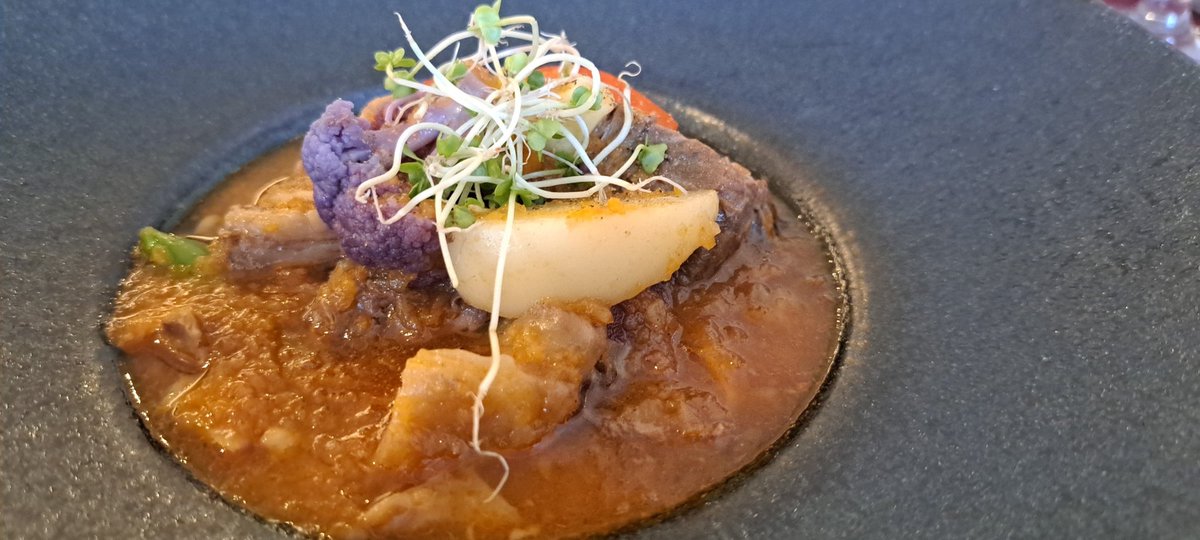 WN9Rpc27iPV8S5N's tweet photo. ビーフシチューセット
パンにしてみました🤩
体にやさしい西洋料理
牛肉ホロホロです✨️
もちろん美味しい💕
#Restrant Aoyama https://t.co/HmypyzzSMe