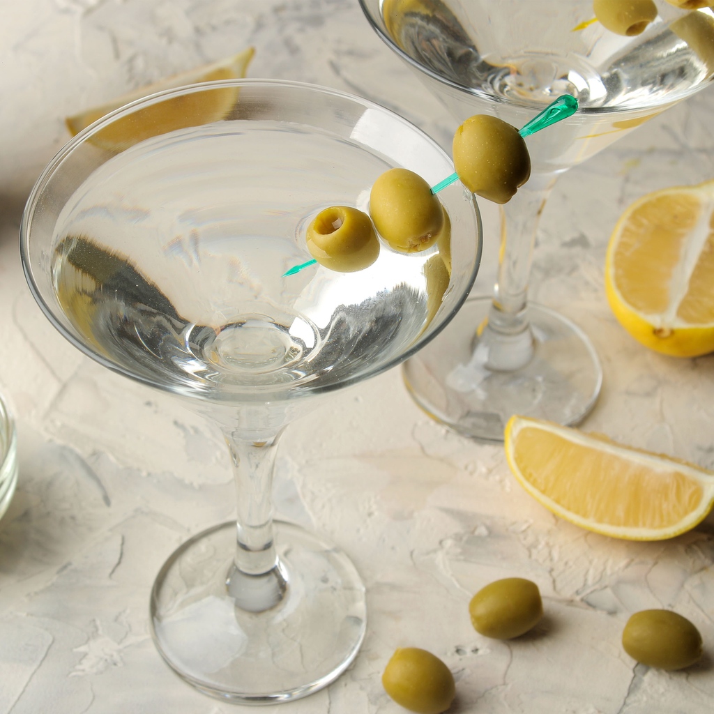 Embrace the crisp elegance of a Dry Martini.

#DryMartini #GinLovers #CocktailClassics #MixologyArt #Vermouth #ElegantCocktails #BarCraft #SophisticatedSips #MartiniTime #ShakenNotStirred #CocktailEvening #HappyHourFavorites #ClassicCocktail #DrinkStylishly #CocktailConnoisseur