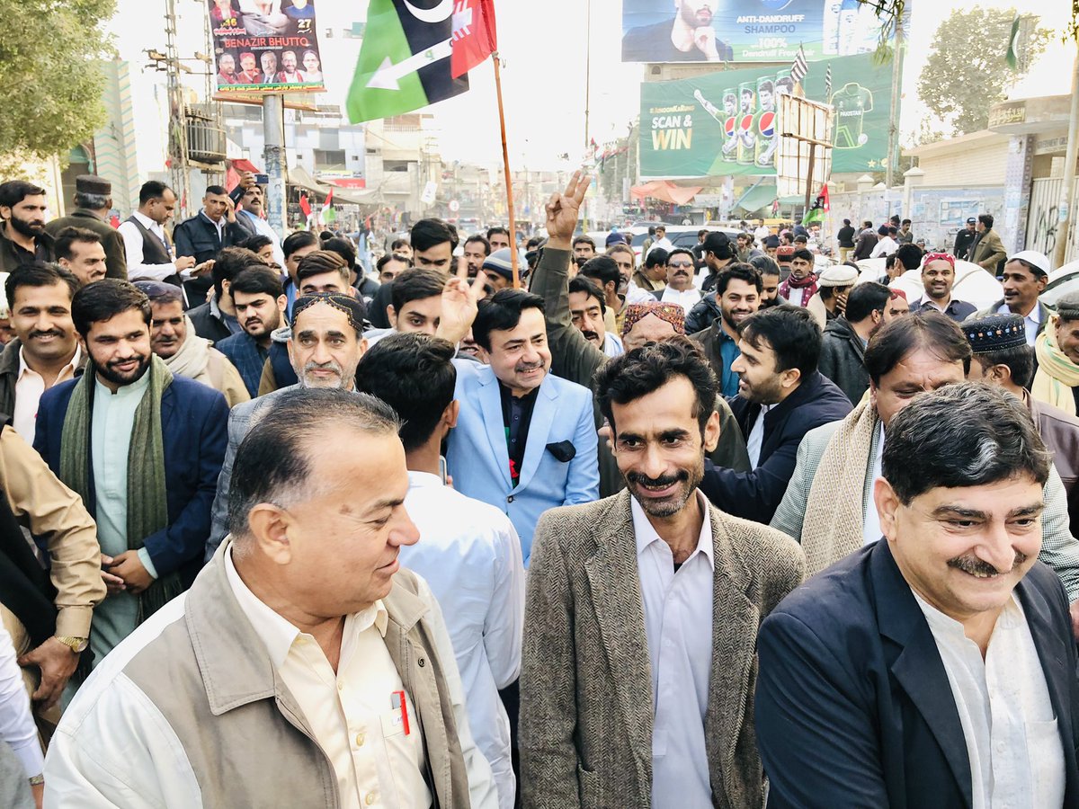 TariqueAnwarKh8's tweet photo. لاڑکانہ کارکنان کی بڑی تعداد کے ہمراہ سیال ہاوس انور آباد اور سیال ہاوس لاڑکانہ سے جناح باغ روڈ پر قائد عوام شہید ذوالفقار علی بھٹو صاحب کی سالگرہ کی تقریب میں شرکت کی 🇱🇾
@BBhuttoZardari 
@AAliZardari 
@FaryalTalpurPk 
@siyal_anwar 
@ShahrukhAnwarK1 https://t.co/whLksJ2Zss