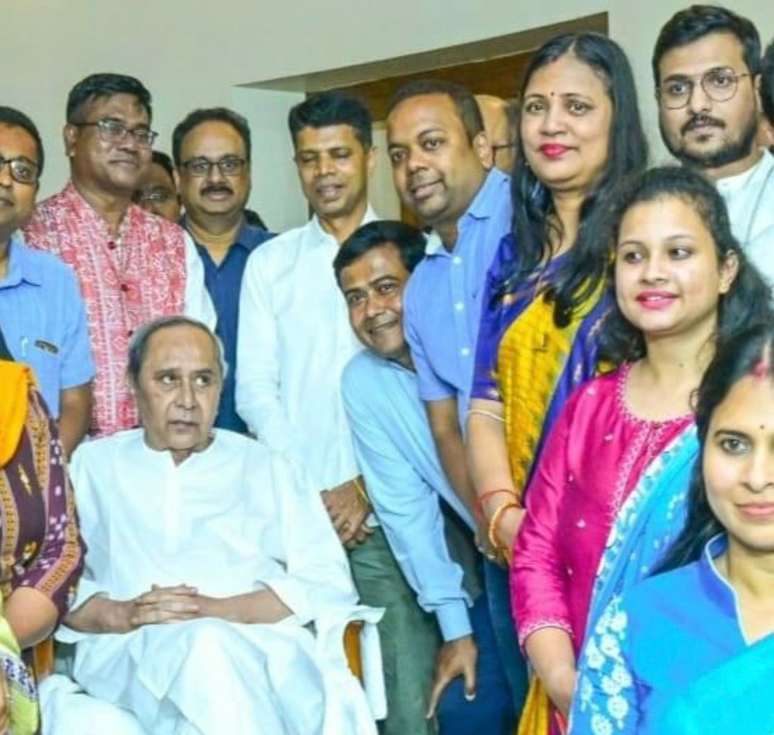 Biluabichara's tweet photo. ଧନ୍ୟ ମୋର ବାଙ୍କ ଚାହାଣି
ତୋତେ ଆଖିରେ ହାଣିବି ଲୋ ମଣି 😊 https://t.co/9cjVoWzSVg