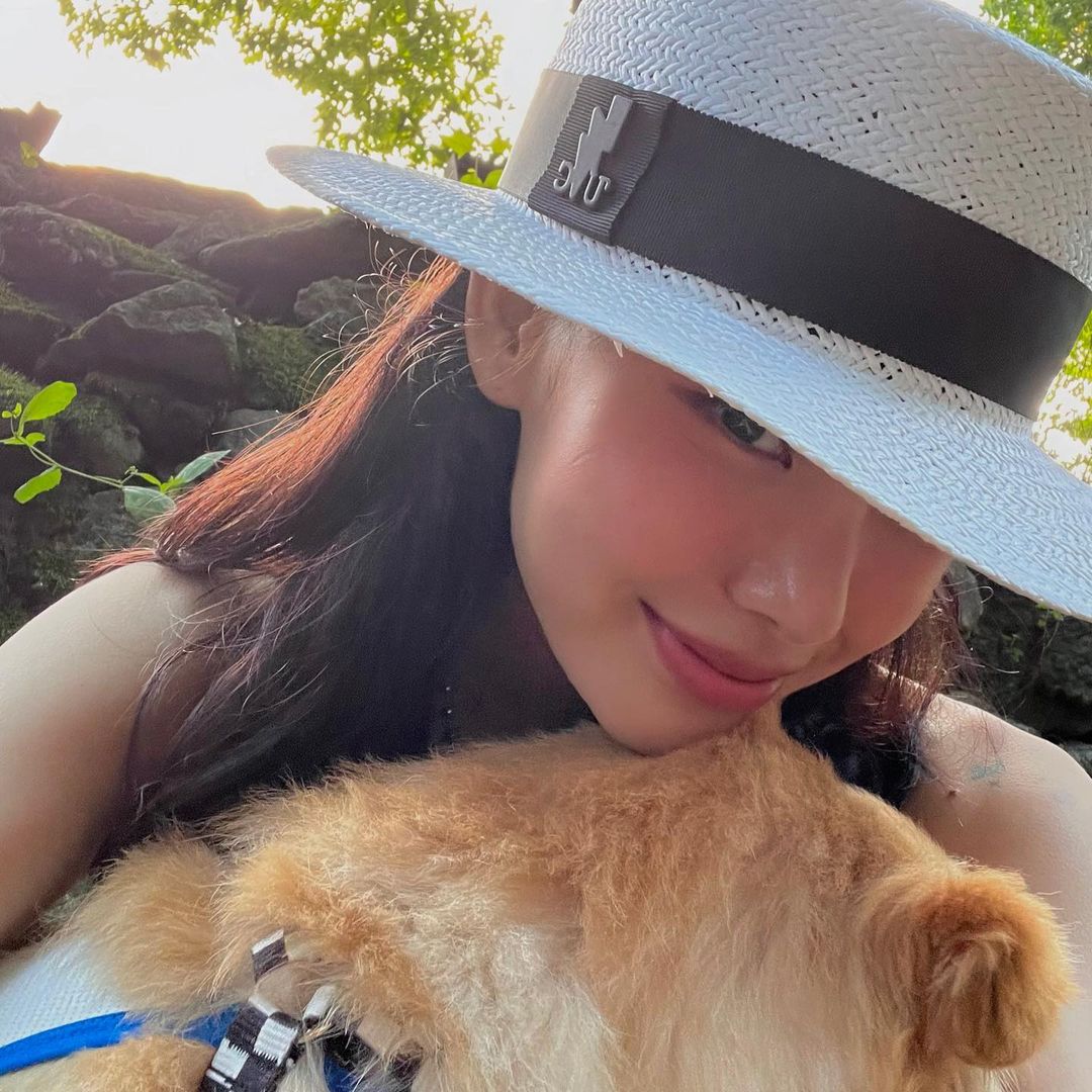 nozewold's tweet photo. Psst, Blue is having a great day, I swear. https://t.co/4ZxvgH6fJJ
