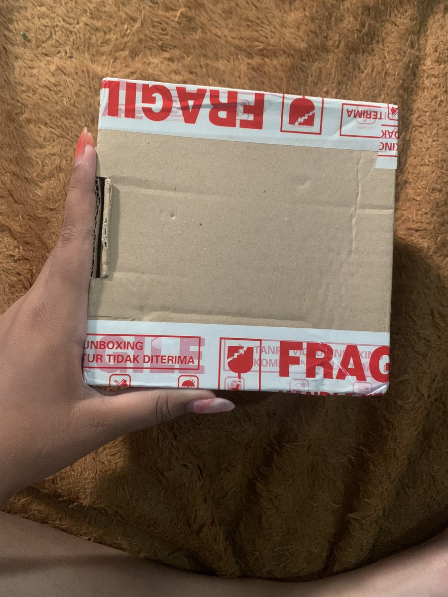 xjyhrt's tweet photo. HERE WE GO!!! HELP RT!

Barang yang gua beli   Vs.   Paket yang gua terima

Dasar @dumpljng BKT memang gws deh lo https://t.co/VUTBoDR95W