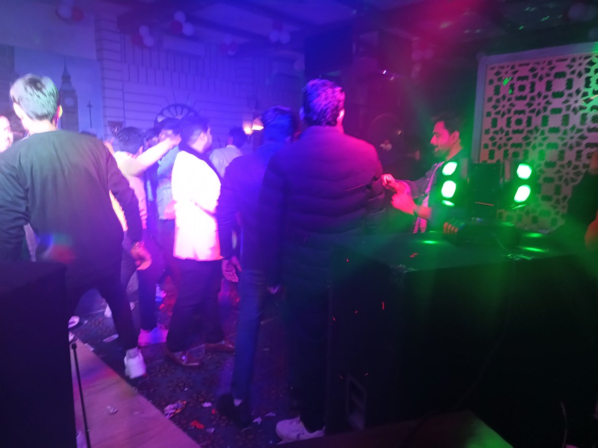 DjSuroor's tweet photo. Party yuhi chalegi 🎊🎊 https://t.co/t4vZobcE6T
