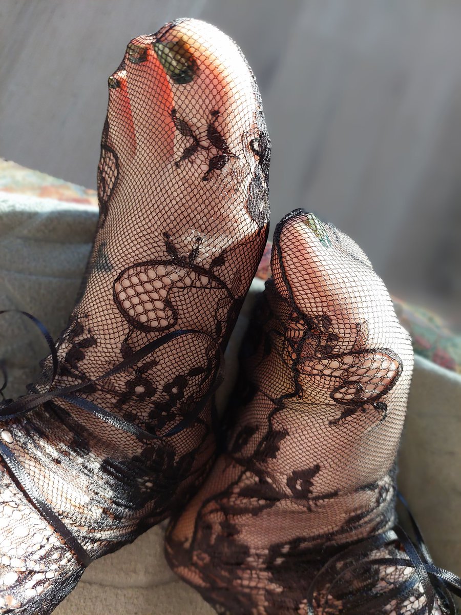 msTabOoTOes's tweet photo. I need another pedicure, who wants to get me one? Will go with a friend and take pics of both 🖤 https://t.co/MTIDfTFLyN