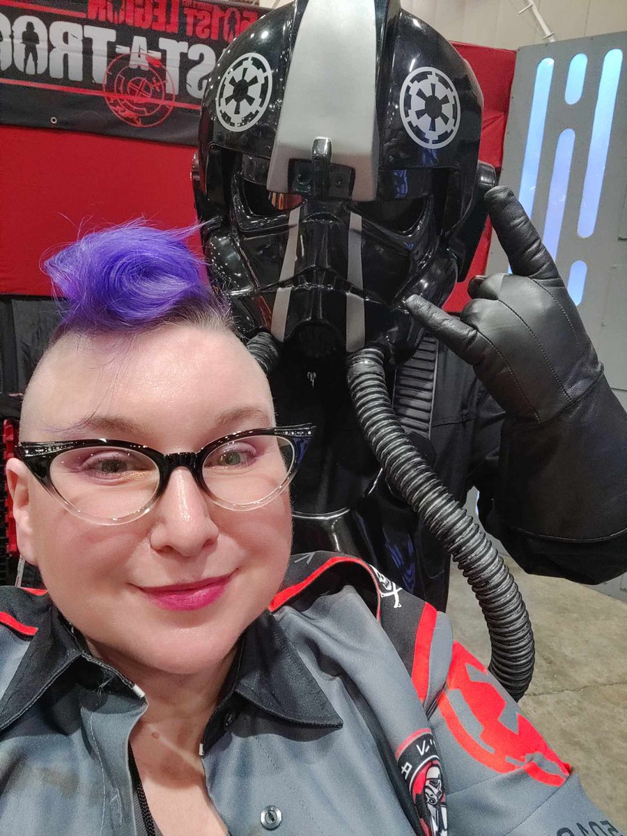 Rabsharky's tweet photo. Jade and I at the #BastAlphaGarrison at #FANEXPONewOrleans https://t.co/57xiYi3MHm