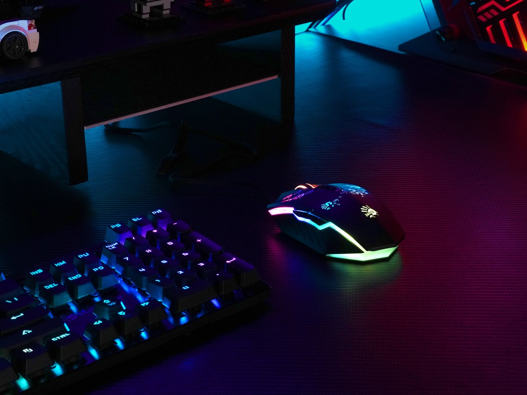 Bloodygaming's tweet image. Its the weekend - do I hang with my IRL peeps or stay in and game all weekend? 🤔 And do people still do LAN parties or are we all solo gamers now? 

#bloodygaming #boundbygaming #decisionsdecisions #weekendvibes #LANpartythrowback