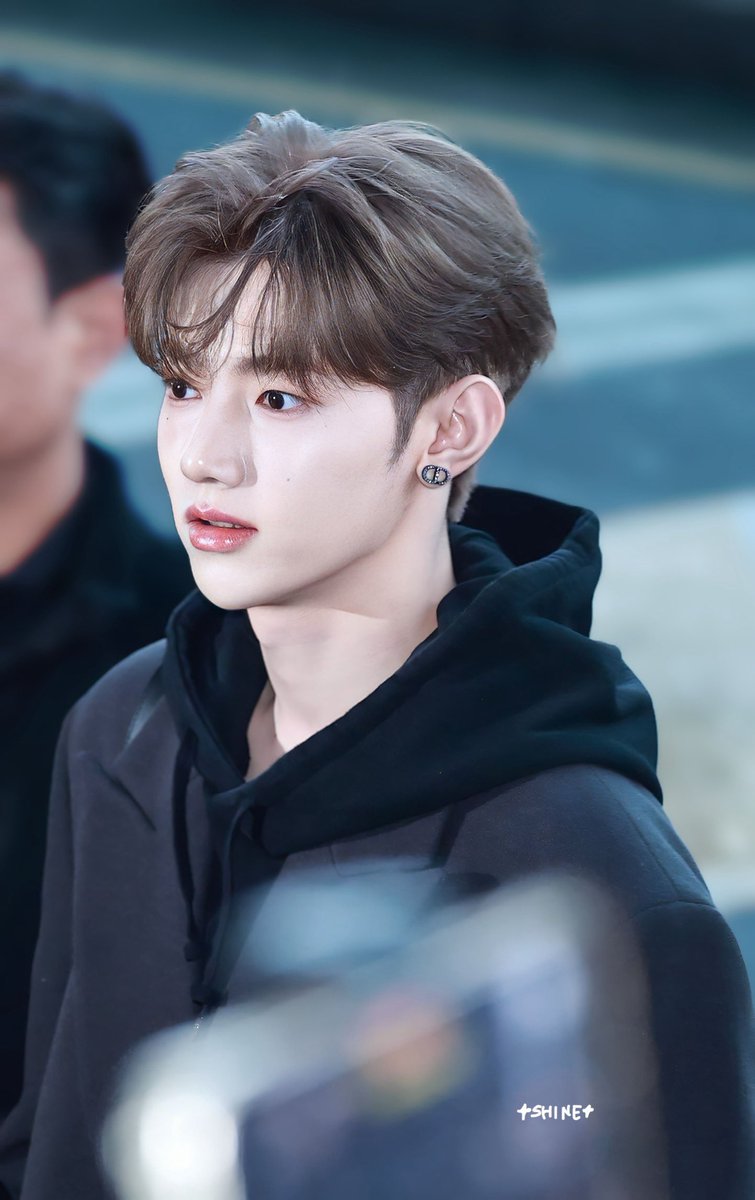 shine_onhao's tweet photo. 20240104 ICN 🛫
우리 하오 왜 이렇게 이뻐ㅠㅠㅠㅠ 어이 없다ㅠㅠㅠㅠ🩶🩶🩶🩶

#장하오 #章昊 #ジャンハオ #ZHANGHAO #zerobaseone #ZEROBASEONE #제로베이스원 https://t.co/7SMPv3Kjl9