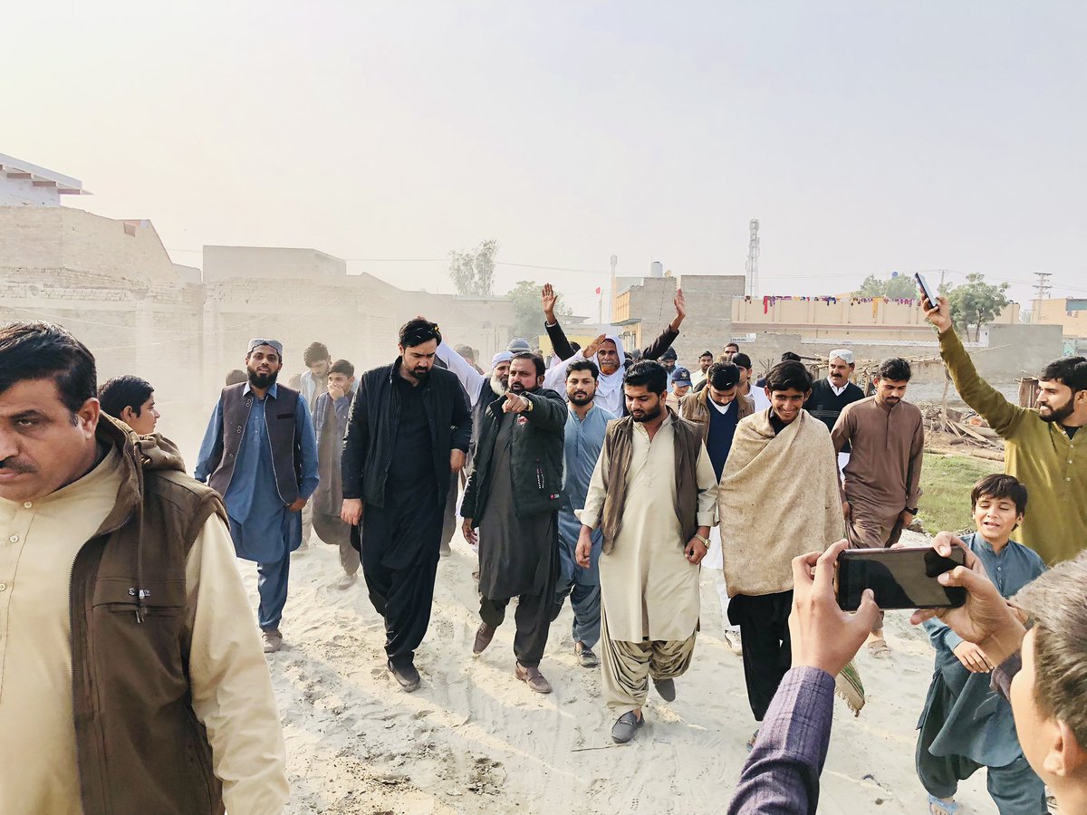 لاڑکانہ پی ایس 12 یوسی 04 حیدری ٹاؤن حسین آباد کے علاقہ مکینوں سے کھلی کچہری کی انکے مسائل جانے اور موقع پر ہی حل کیے

اس موقع پر مختلف برادریوں نے پاکستان پیپلز پارٹی کی بھرپور حمایت کا اعلان کیا
<a href="/BBhuttoZardari/">Bilawal Bhutto Zardari</a> 
<a href="/AAliZardari/">AsifAliZardari</a> 
<a href="/FaryalTalpurPk/">Faryal Talpur</a> 
<a href="/siyal_anwar/">Sohail Anwar Siyal</a>