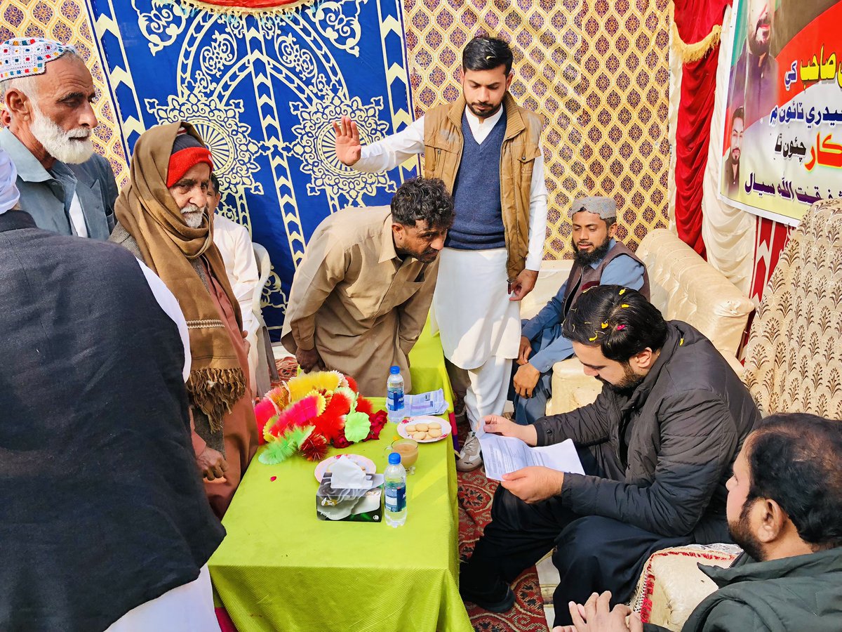 ShahrukhAnwarK1's tweet photo. لاڑکانہ پی ایس 12 یوسی 04 حیدری ٹاؤن حسین آباد کے علاقہ مکینوں سے کھلی کچہری کی انکے مسائل جانے اور موقع پر ہی حل کیے

اس موقع پر مختلف برادریوں نے پاکستان پیپلز پارٹی کی بھرپور حمایت کا اعلان کیا
@BBhuttoZardari 
@AAliZardari 
@FaryalTalpurPk 
@siyal_anwar https://t.co/sefyqY98yP