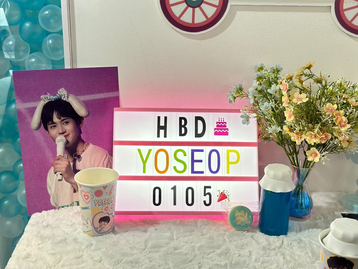 beaulumi1016's tweet photo. 24.01.06 요서비생카후기🎂🎉
첫번째 생카💛
귀여운 요서비 한가득이어서 조았어여👍
저 포카 안에 넣는 아크릴들 탐났....럭드 야무지게 질렀는데 안경닦이랑 네컷 받고 나머진 다 5555등🤣🤣 덕분에 포스터도 받았답니당ㅎㅎ 💛👍
#요섭이네_코튼캔디샵_놀러와요 https://t.co/GgKjuZUcis