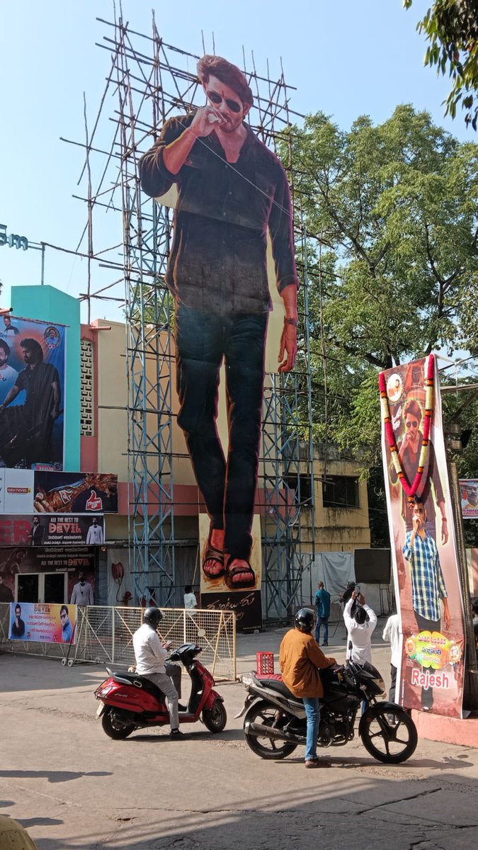 SSMBSpace's tweet photo. King at his fort 🦁

Superstar @urstrulyMahesh 😎
#GunturKaaram #GunturKaaramOnJan12th 🌶️ https://t.co/lEmj4GoOCE