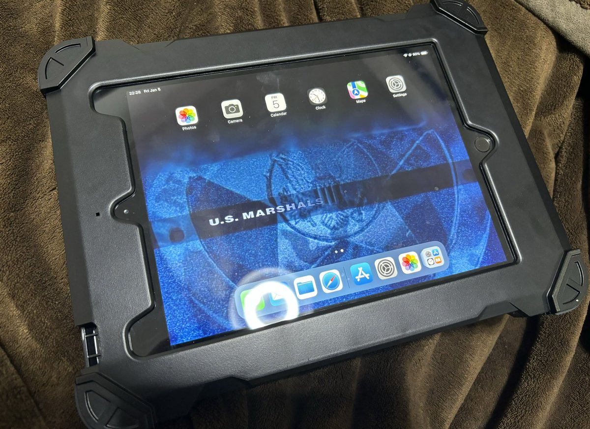 penginlab's tweet photo. HAVIS ipad protective case
家に転がってた第6世代ipadに取付
ドックに取り付けして充電又はMicro USB Type-Bからの充電可
プロテクターケースの裏側から電源、音量の物理ボタンを操作可
音は少しこもった感じ。
#FPIU #アメパト #Ford #LE装備 #Ford #PoliceInterceptorUtility #HAVIS https://t.co/AfCCMRxTNa