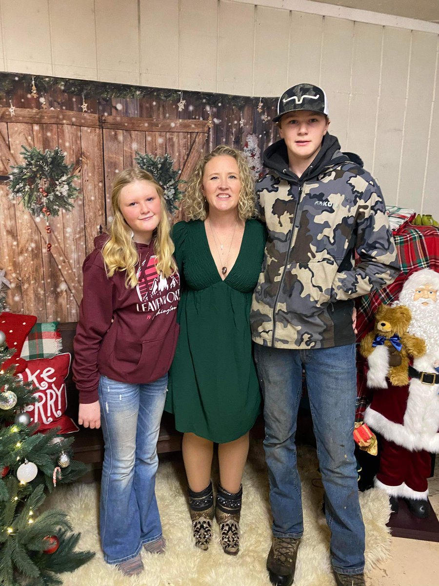 BeccaJonesTeach's tweet photo. @marcuslemonis #MarcusJumpStart Iโd sign these two up for a volleyball and basketball camp this summer, then make over our living room into a cozy space for my beautiful kids and I to snuggle and relax together. https://t.co/Mpo628yQG4