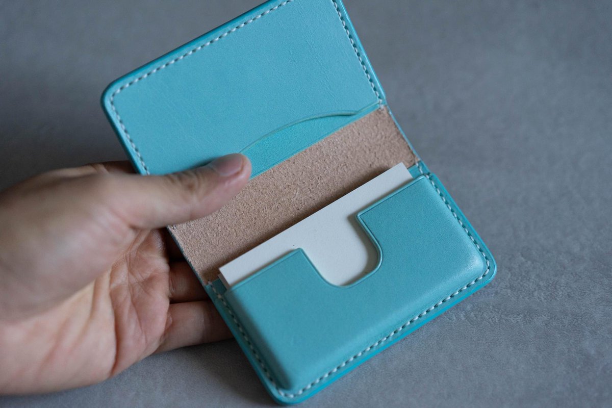 imashou3510's tweet photo. [Leather Craft-Bussiness Card Case]
大学の後輩からの依頼で名刺入れを作成しました。
海をテーマにしたブルーとキャメルの配色で、爽やかなイメージに仕上げました。
#レザークラフト
#ハンドメイド
#leathercraft
#design https://t.co/0JPB3D7MLS