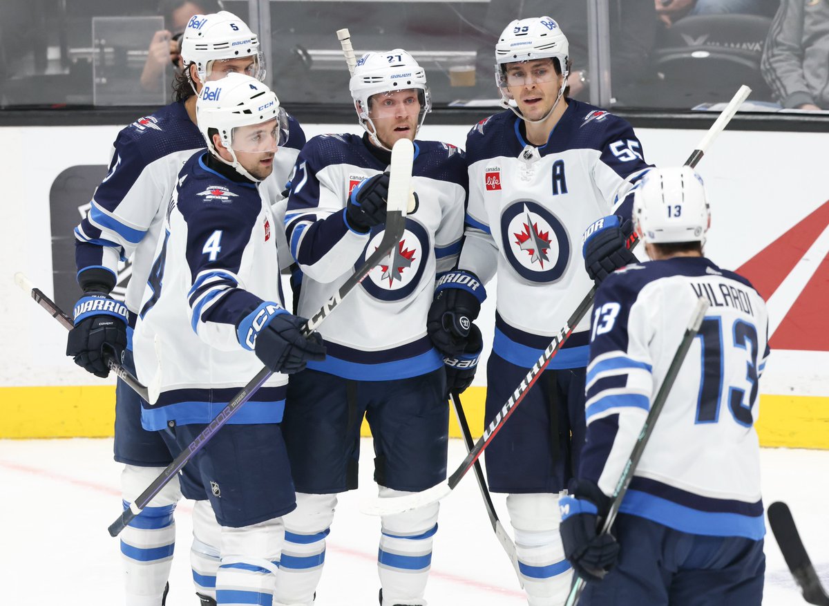 NHLJets's tweet photo. This. TEAM. 🙌